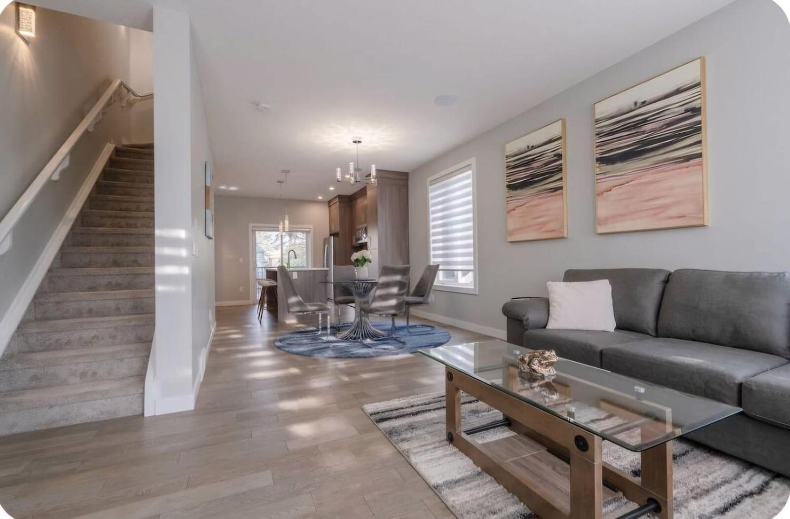 Emerald View In Killarney * Calgary